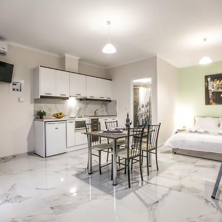 Del Sol #2 Meteora Luxurious Family Suites 卡兰巴卡 外观 照片