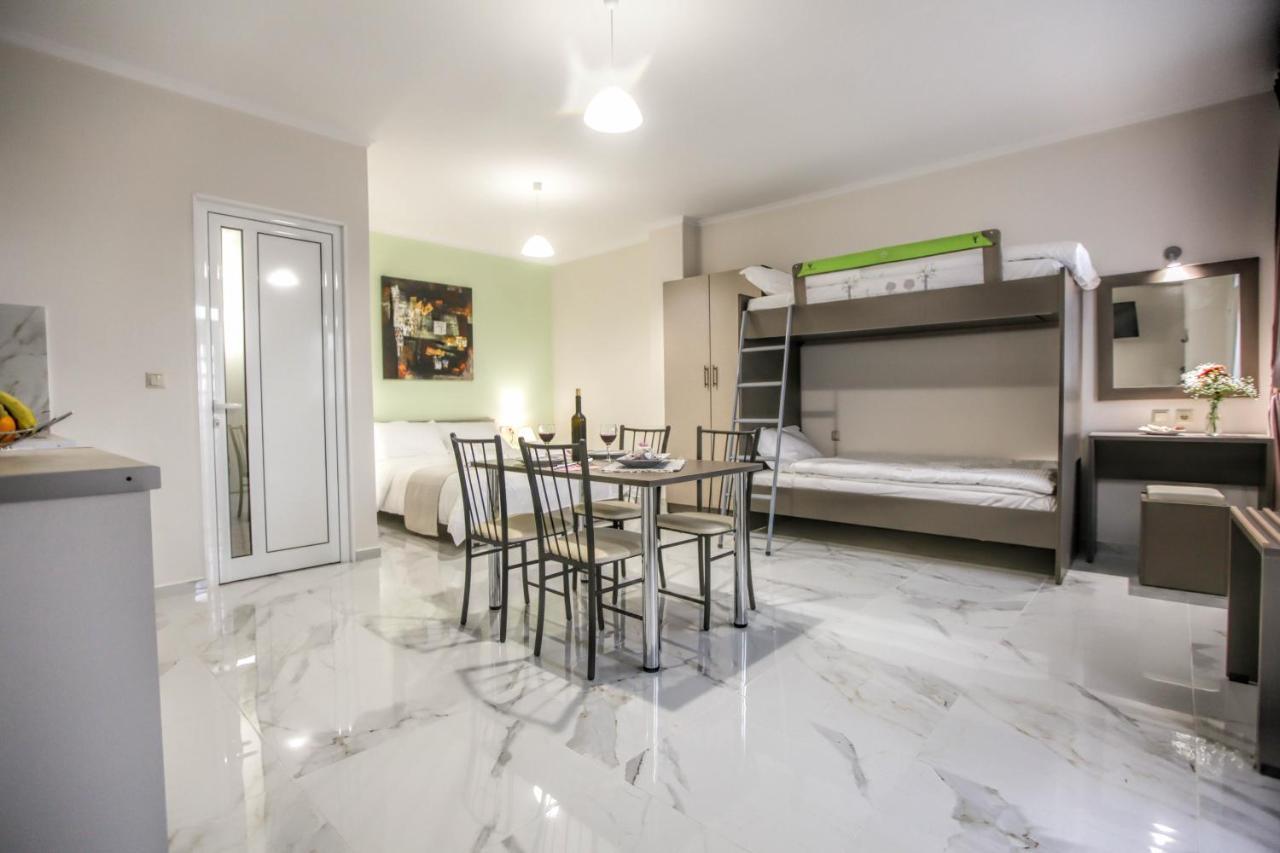 Del Sol #2 Meteora Luxurious Family Suites 卡兰巴卡 外观 照片