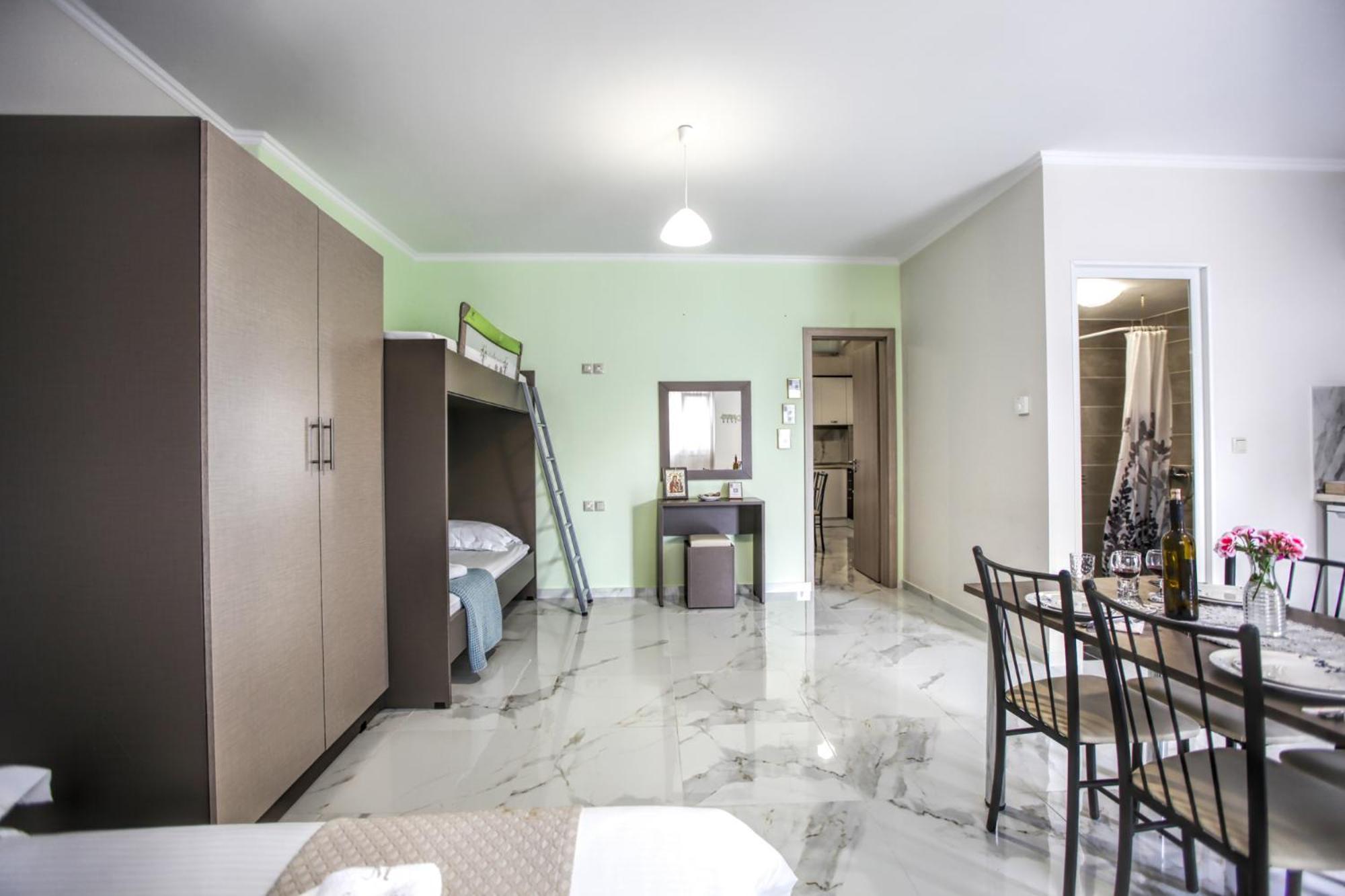 Del Sol #2 Meteora Luxurious Family Suites 卡兰巴卡 外观 照片